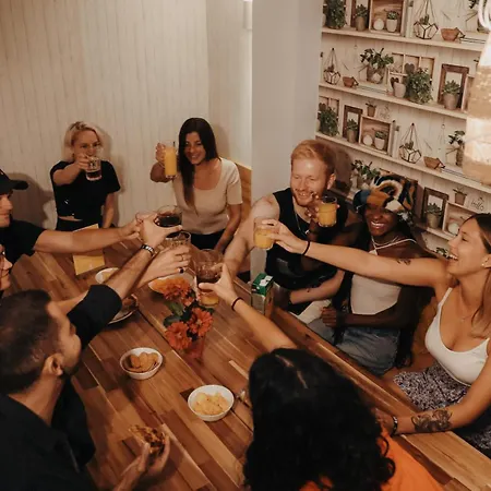 Hostel Onefam Batllo *