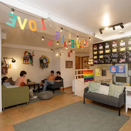 Hostel Onefam Batllo *