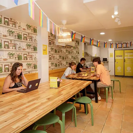 Hostel Onefam Batllo *