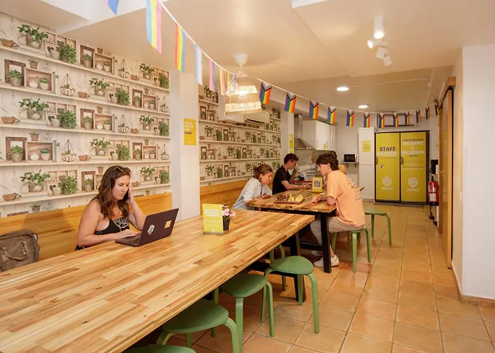 Hostel Onefam Batllo *